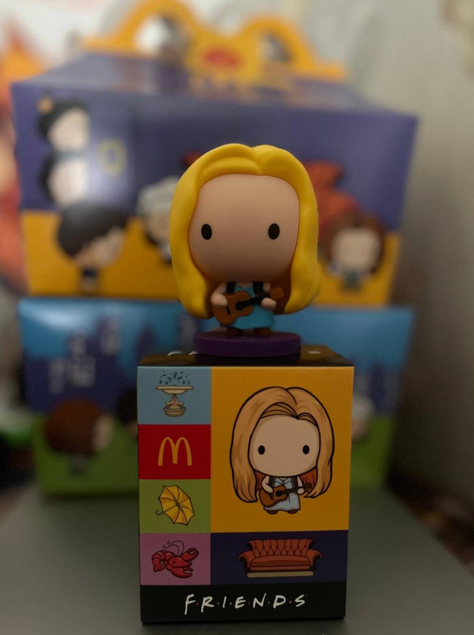 "Друзья" уже в McDonald's: как выглядят игрушки и в каком меню их искать